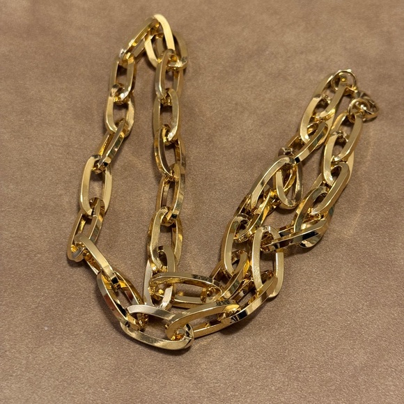 Elegant Golden Chain Necklace - Picture 3 of 3